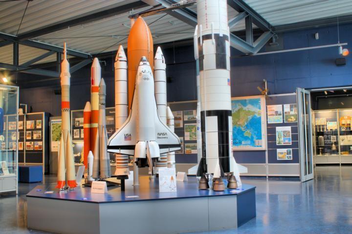 Maßstäbliche Raketen und Raumfahrzeuge