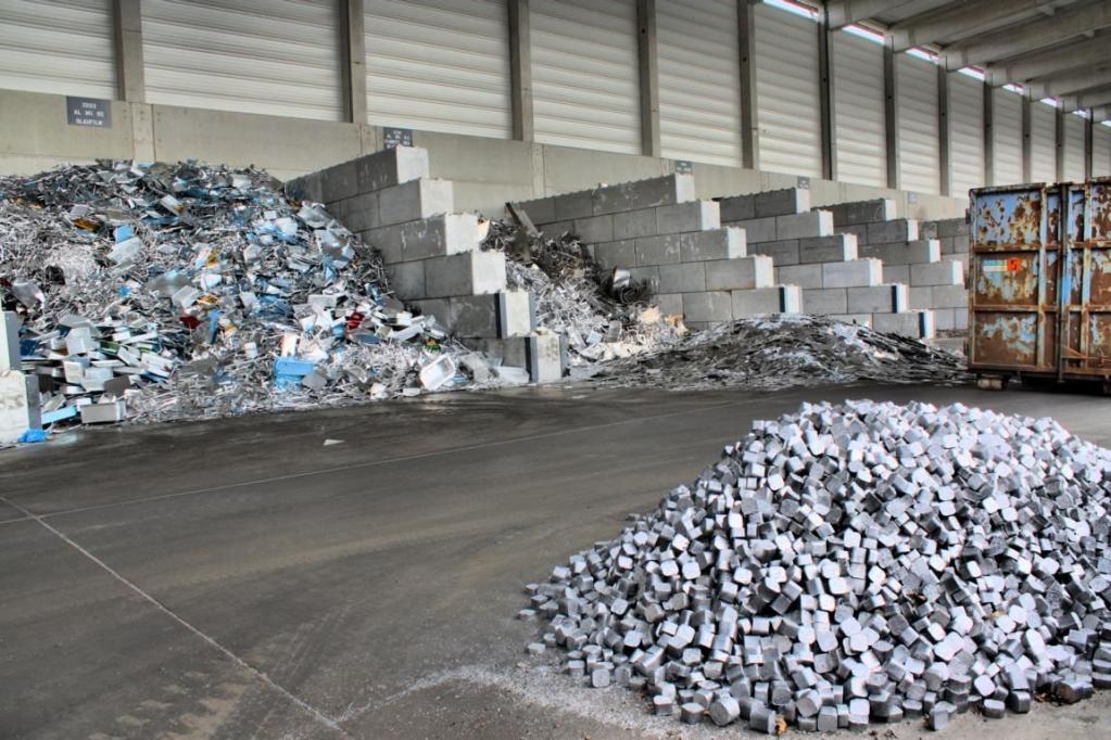 In eigenen Bunkern werden Metallspäne sortiert