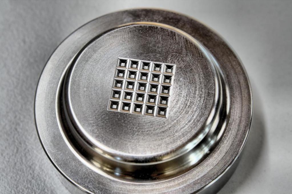 Ein 0,2 mm-Kugelfräser kam hier zum Einsatz